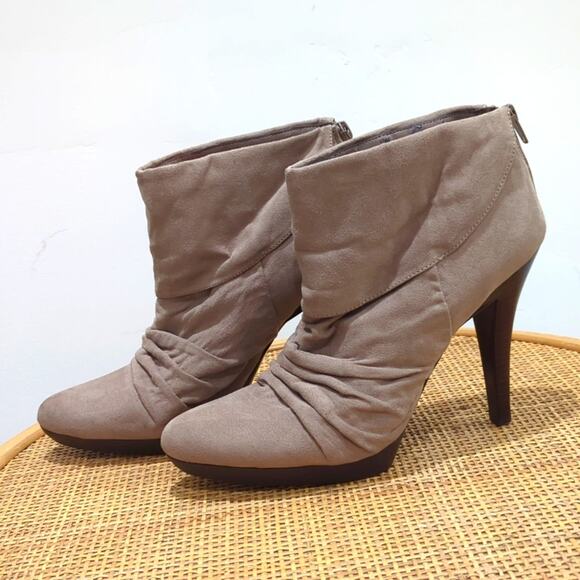 Nine West Jaxine2 Taupe Beige Ankle Booties Women's 10 Faux Suede Office Slouch - Picture 2 of 8